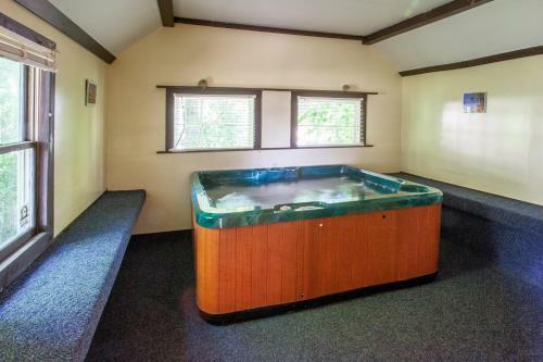 Hostal Village Suites