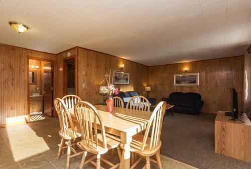 Hotel Flamingo Resort On Lake George