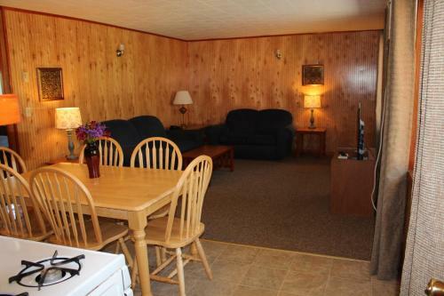 Hotel Flamingo Resort On Lake George
