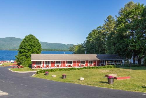 Hotel Flamingo Resort On Lake George