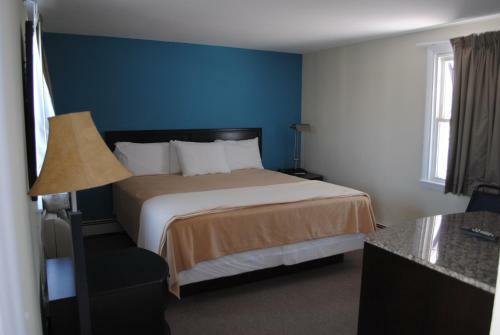Shore Point Motel
