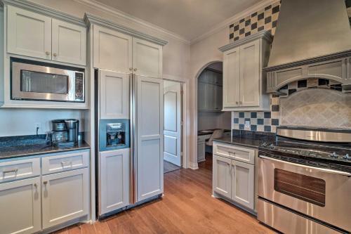 Luxurious Aggieland Retreat - 14 Mi To Aandm!
