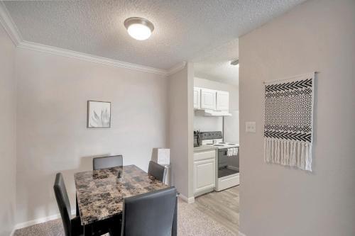 Perfect Cozy Condo Near Midland College