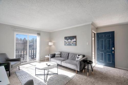Perfect Cozy Condo Near Midland College