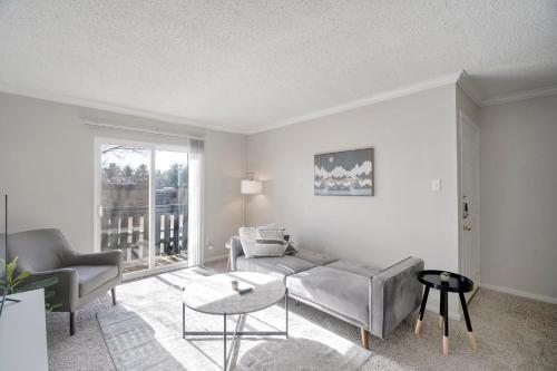 Perfect Cozy Condo Near Midland College