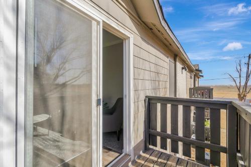 Perfect Cozy Condo Near Midland College