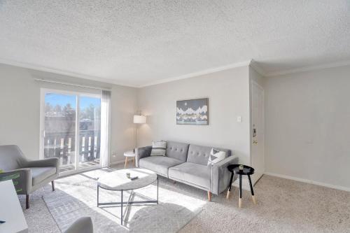 Perfect Cozy Condo Near Midland College