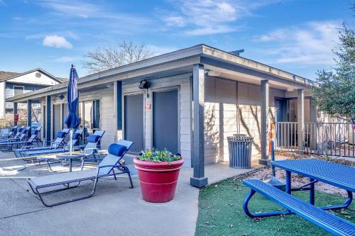 Perfect Cozy Condo Near Midland College
