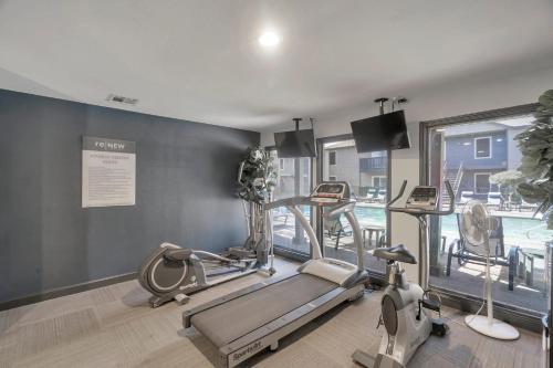 Perfect Cozy Condo Near Midland College
