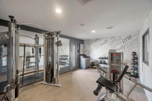Perfect Cozy Condo Near Midland College