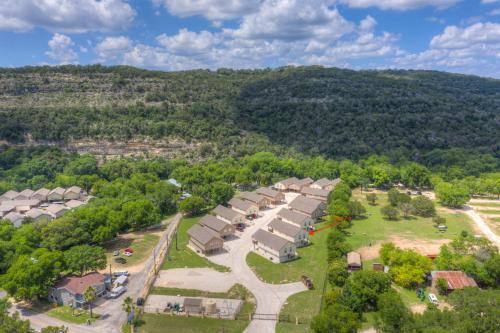 Let's Go Tubing! Awesome House-next To River!