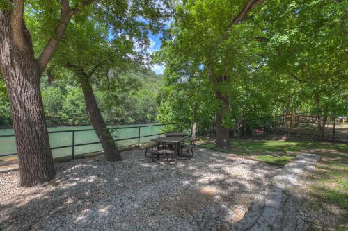 Let's Go Tubing! Awesome House-next To River!