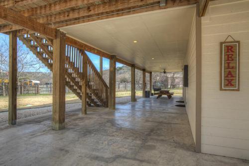 Let's Go Tubing! Awesome House-next To River!