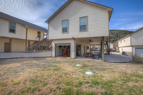 Let's Go Tubing! Awesome House-next To River!