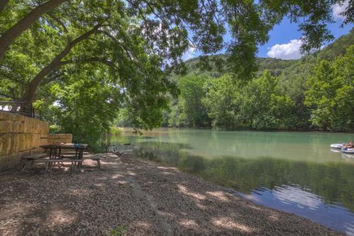 Let's Go Tubing! Awesome House-next To River!