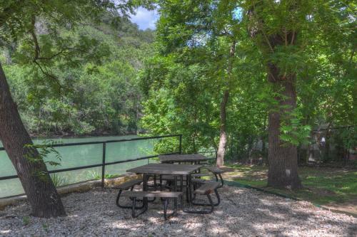 Let's Go Tubing! Awesome House-next To River!