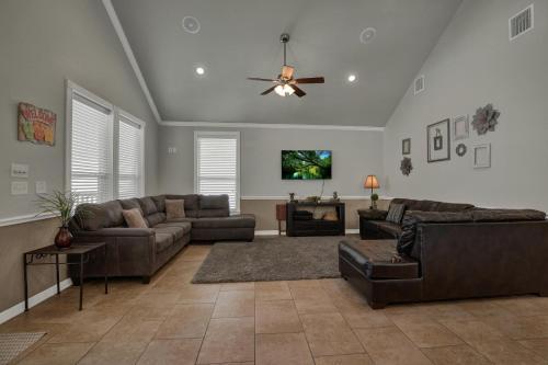 Let's Go Tubing! Awesome House-next To River!