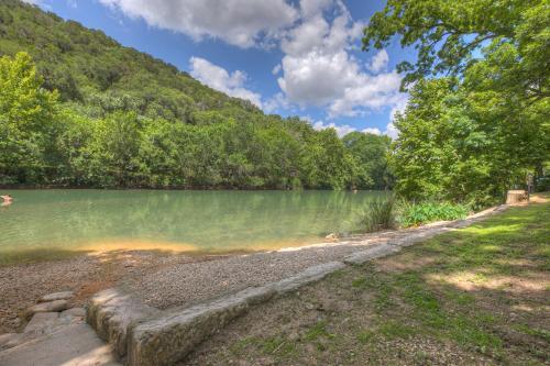 Let's Go Tubing! Awesome House-next To River!