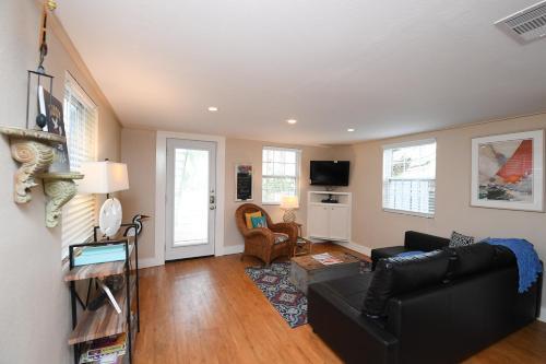 Sugar Shack, Beautiful & Updated, 2 Blocks From Beach, Pet Friendly! | Sugar Shack Lower