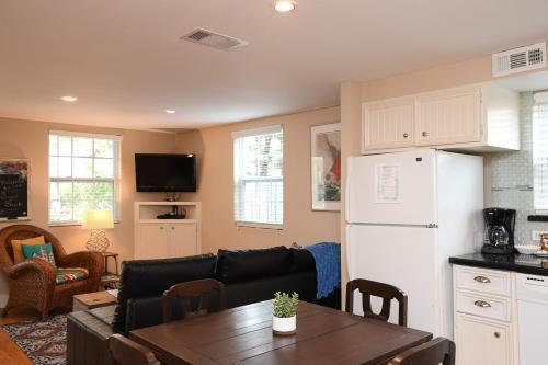 Sugar Shack, Beautiful & Updated, 2 Blocks From Beach, Pet Friendly! | Sugar Shack Lower