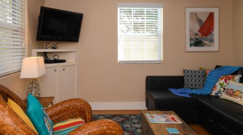 Sugar Shack, Beautiful & Updated, 2 Blocks From Beach, Pet Friendly! | Sugar Shack Lower