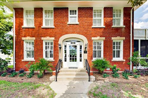 Woodrow Manor