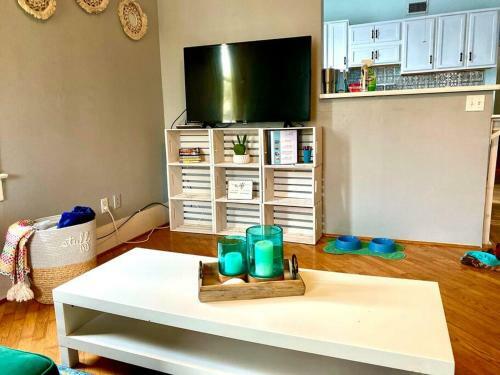 Gorgeous Bungalow Mins To Beach, Strand, & Utmb