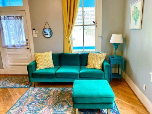 Gorgeous Bungalow Mins To Beach, Strand, & Utmb