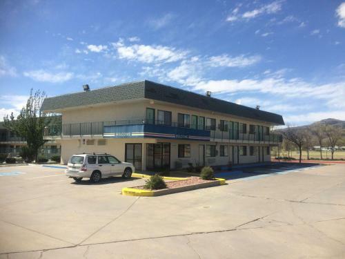 Motel 6 Raton