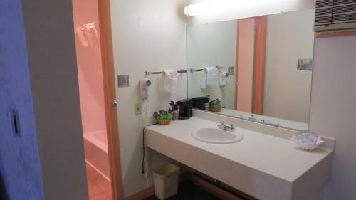 Hotel Americas Best Value Inn Raton Sands