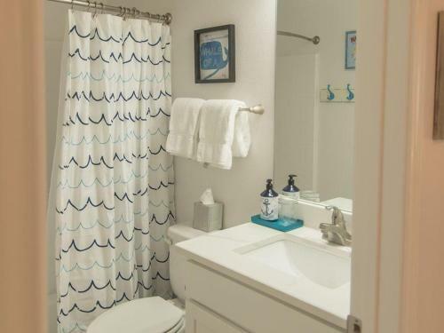 Purple Parrot.. Heated Private Pool! Centrally Located! Golf Cart Zone!
