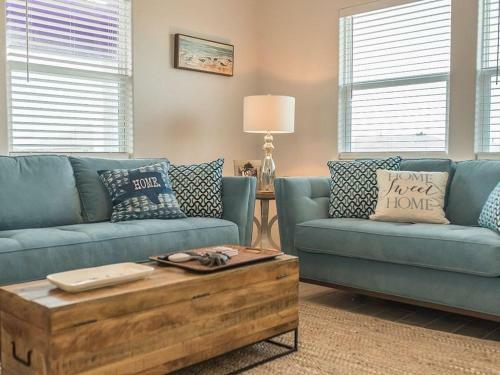 Purple Parrot.. Heated Private Pool! Centrally Located! Golf Cart Zone!