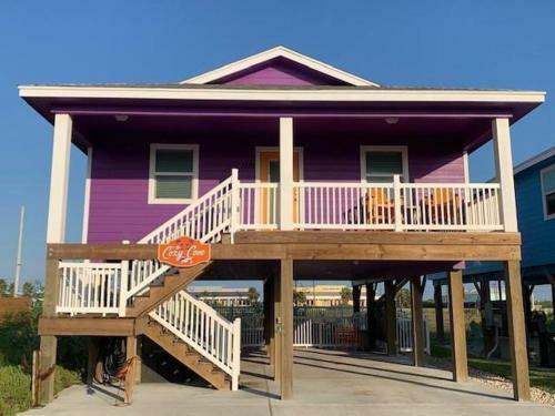 Purple Parrot.. Heated Private Pool! Centrally Located! Golf Cart Zone!