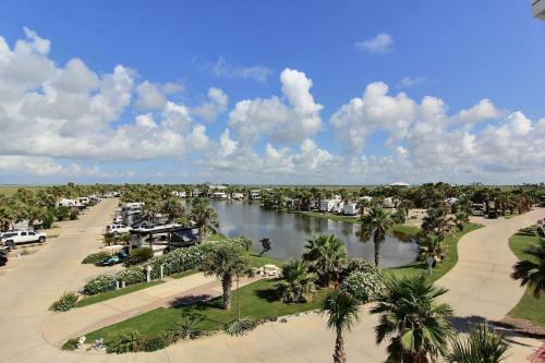 Port Aransas Escapes - Gulfwaters Beachfront Resort 101