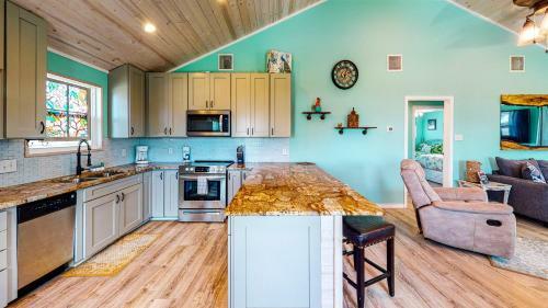 Gu321 Vacation Station Home