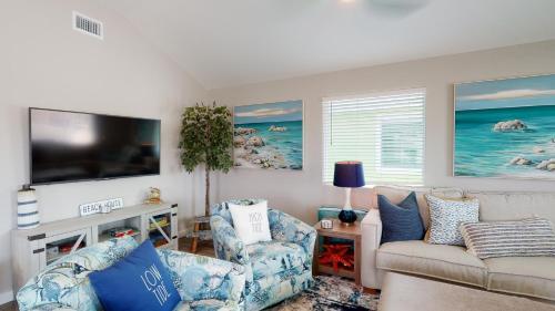 Se1810- Tickle My Fansea! Home