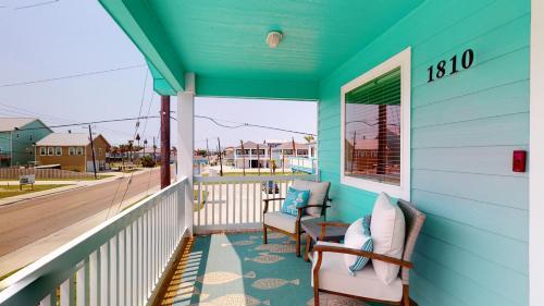 Se1810- Tickle My Fansea! Home