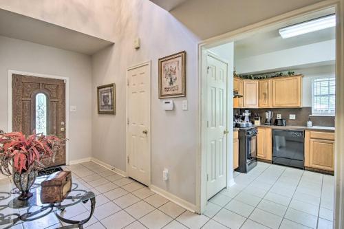 Cozy House With Yard And Fireplace - 3 Mi To Uh!