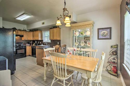 Cozy House With Yard And Fireplace - 3 Mi To Uh!