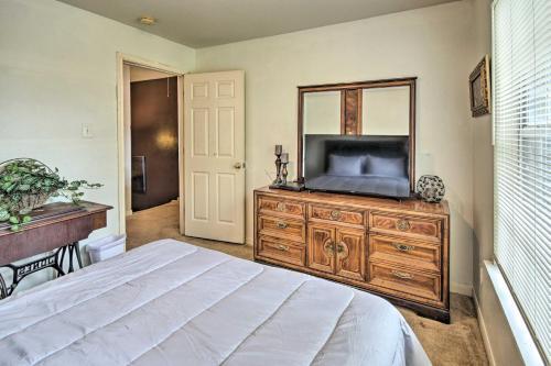 Cozy House With Yard And Fireplace - 3 Mi To Uh!