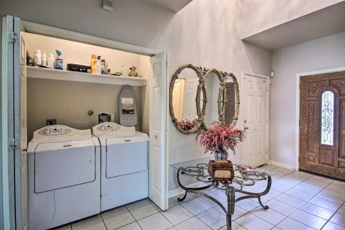 Cozy House With Yard And Fireplace - 3 Mi To Uh!