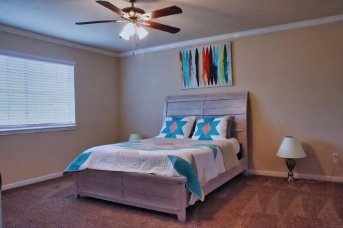 North Of Houston! Everything You Need!! - Coral Ridge