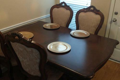 Apartamento King Suite Townhome With Laundry & Patio!
