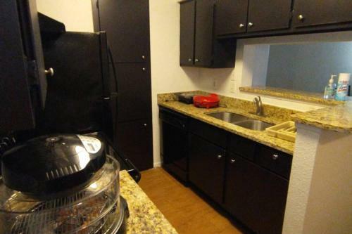 Apartamento King Suite Townhome With Laundry & Patio!