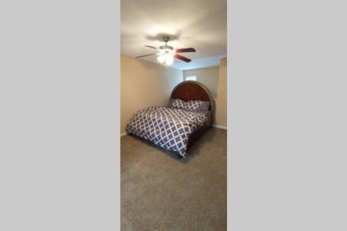 Apartamento King Suite Townhome With Laundry & Patio!