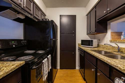 Apartamento King Suite Townhome With Laundry & Patio!