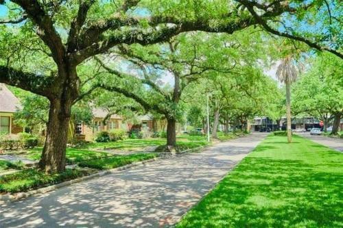 Apartamento Romantic Efficiency On Tree-lined Blvd - First Floor Living With Pool & Private Patio