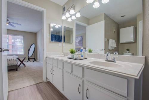 Your Spacious Gem Apartment In Tx Medical Center