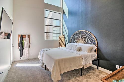 Chic Houston Townhome With Private Outdoor Lounge!