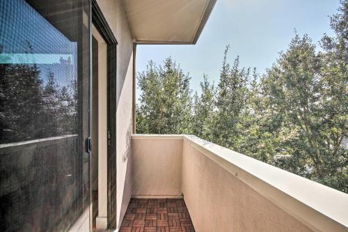 Chic Houston Townhome With Private Outdoor Lounge!